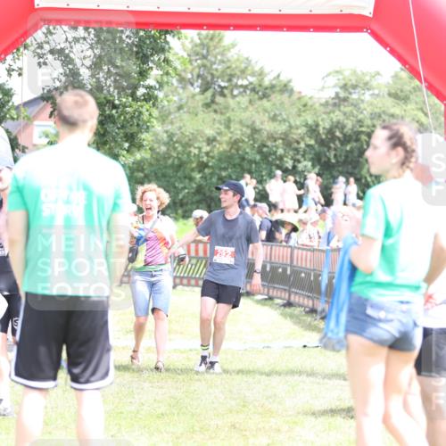 21.06.2026 - 29. Vierlanden-Triathlon Andreas Tolksdorf http://msf.ph/oto/9892723 21.06.2026 13:49:04 Ziel 292, 1045, 292, 1045 meine-sportfotos.de