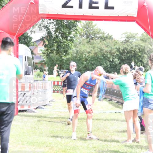 21.06.2026 - 29. Vierlanden-Triathlon Andreas Tolksdorf http://msf.ph/oto/9892740 21.06.2026 13:49:35 Ziel 100, 884, 100, 884 meine-sportfotos.de