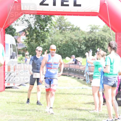 21.06.2026 - 29. Vierlanden-Triathlon Andreas Tolksdorf http://msf.ph/oto/9892749 21.06.2026 13:49:37 Ziel 100, 884, 1056, 100, 884, 1056 meine-sportfotos.de