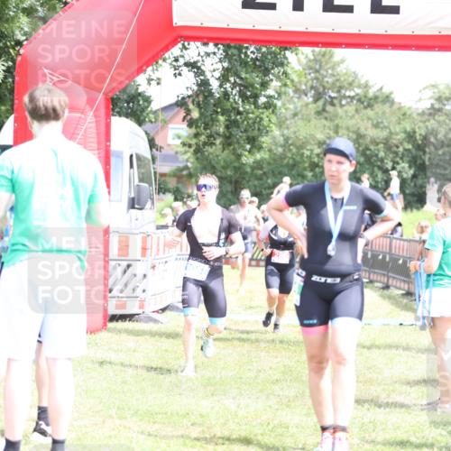 21.06.2026 - 29. Vierlanden-Triathlon Andreas Tolksdorf http://msf.ph/oto/9892764 21.06.2026 13:49:50 Ziel 280, 1056, 1063, 280, 1056, 1063 meine-sportfotos.de