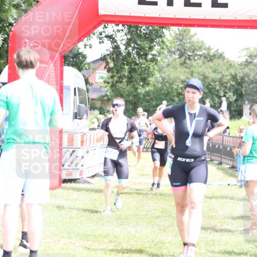 21.06.2026 - 29. Vierlanden-Triathlon Andreas Tolksdorf http://msf.ph/oto/9892765 21.06.2026 13:49:50 Ziel 280, 1056, 1063, 280, 1056, 1063 meine-sportfotos.de