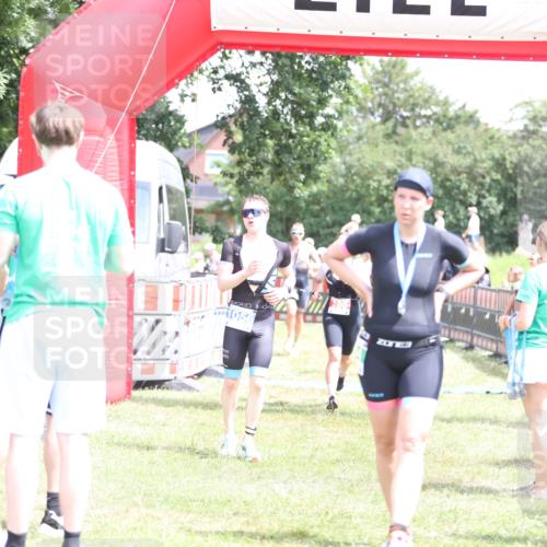 21.06.2026 - 29. Vierlanden-Triathlon Andreas Tolksdorf http://msf.ph/oto/9892767 21.06.2026 13:49:50 Ziel 280, 1056, 1063, 280, 1056, 1063 meine-sportfotos.de