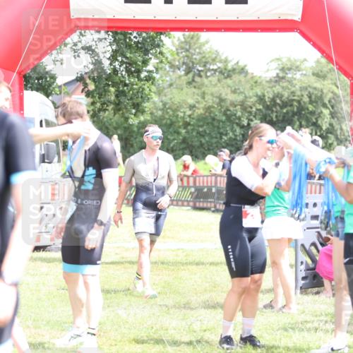 21.06.2026 - 29. Vierlanden-Triathlon Andreas Tolksdorf http://msf.ph/oto/9892774 21.06.2026 13:49:55 Ziel 280, 1063, 280, 1063 meine-sportfotos.de