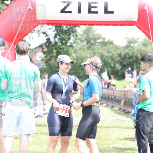 21.06.2026 - 29. Vierlanden-Triathlon Andreas Tolksdorf http://msf.ph/oto/9892831 21.06.2026 13:50:51 Ziel 766, 1080, 766, 1080 meine-sportfotos.de