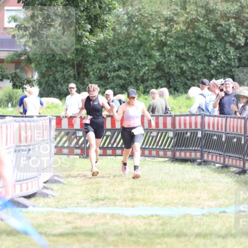 21.06.2026 - 29. Vierlanden-Triathlon Andreas Tolksdorf http://msf.ph/oto/9892845 21.06.2026 13:51:25 Ziel 229, 878, 229, 878 meine-sportfotos.de