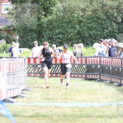 21.06.2026 - 29. Vierlanden-Triathlon Andreas Tolksdorf http://msf.ph/oto/9892846 21.06.2026 13:51:25 Ziel 229, 878, 229, 878 meine-sportfotos.de