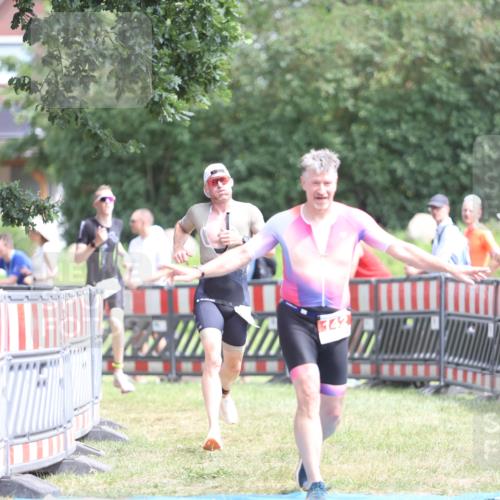 21.06.2026 - 29. Vierlanden-Triathlon Andreas Tolksdorf http://msf.ph/oto/9892863 21.06.2026 13:51:48 Ziel 142, 237, 1022, 1061, 142, 237, 1022, 1061 meine-sportfotos.de