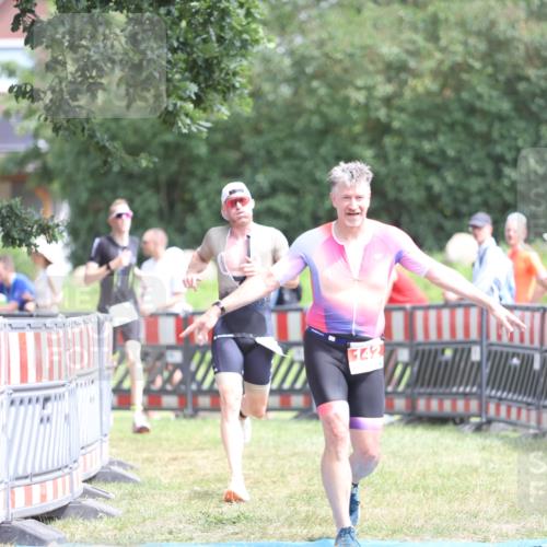 21.06.2026 - 29. Vierlanden-Triathlon Andreas Tolksdorf http://msf.ph/oto/9892864 21.06.2026 13:51:48 Ziel 142, 237, 1022, 1061, 142, 237, 1022, 1061 meine-sportfotos.de