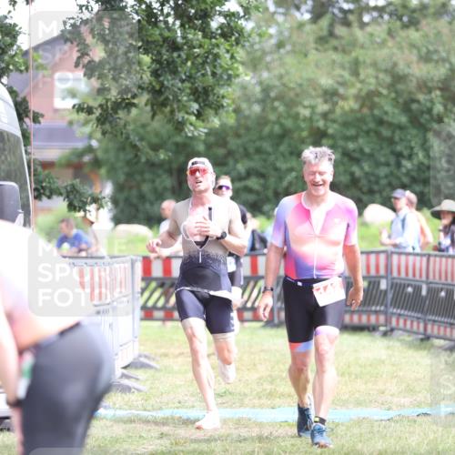21.06.2026 - 29. Vierlanden-Triathlon Andreas Tolksdorf http://msf.ph/oto/9892871 21.06.2026 13:51:49 Ziel 142, 237, 1022, 1061, 142, 237, 1022, 1061 meine-sportfotos.de