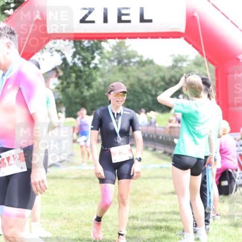 21.06.2026 - 29. Vierlanden-Triathlon Andreas Tolksdorf http://msf.ph/oto/9892874 21.06.2026 13:52:05 Ziel 235, 1028, 1044, 235, 1028, 1044 meine-sportfotos.de