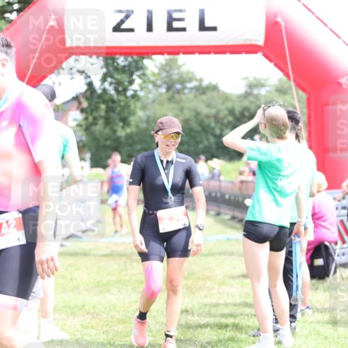 21.06.2026 - 29. Vierlanden-Triathlon Andreas Tolksdorf http://msf.ph/oto/9892875 21.06.2026 13:52:05 Ziel 235, 1028, 1044, 235, 1028, 1044 meine-sportfotos.de