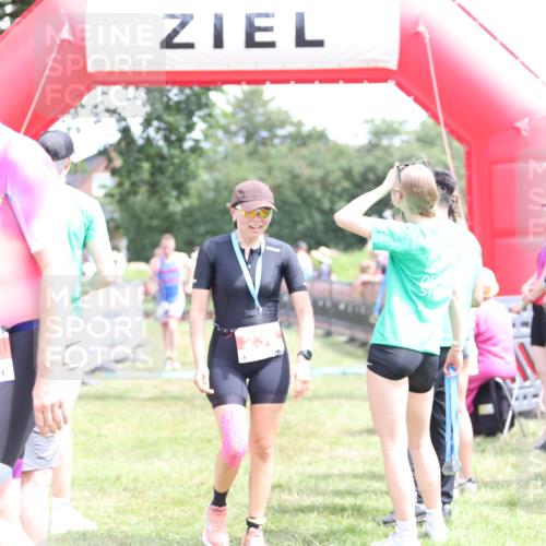 21.06.2026 - 29. Vierlanden-Triathlon Andreas Tolksdorf http://msf.ph/oto/9892876 21.06.2026 13:52:05 Ziel 235, 1028, 1044, 235, 1028, 1044 meine-sportfotos.de