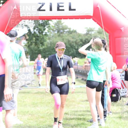 21.06.2026 - 29. Vierlanden-Triathlon Andreas Tolksdorf http://msf.ph/oto/9892877 21.06.2026 13:52:05 Ziel 235, 1028, 1044, 235, 1028, 1044 meine-sportfotos.de