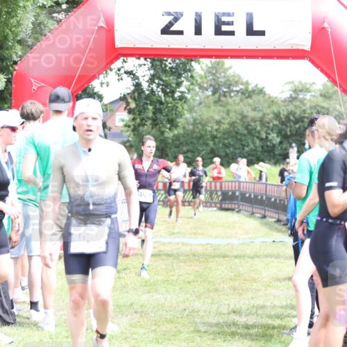 21.06.2026 - 29. Vierlanden-Triathlon Andreas Tolksdorf http://msf.ph/oto/9892909 21.06.2026 13:52:38 Ziel 120, 1029, 1092, 120, 1029, 1092 meine-sportfotos.de