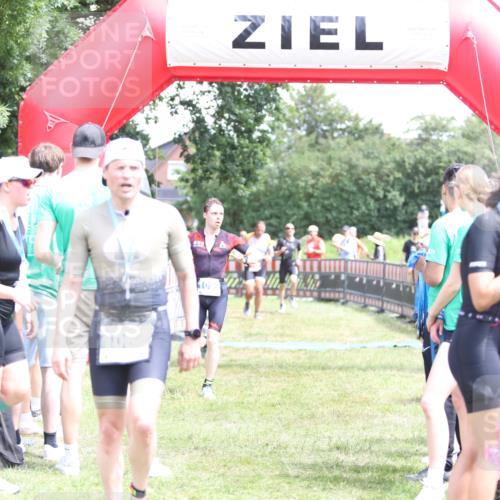 21.06.2026 - 29. Vierlanden-Triathlon Andreas Tolksdorf http://msf.ph/oto/9892910 21.06.2026 13:52:38 Ziel 120, 1029, 1092, 120, 1029, 1092 meine-sportfotos.de