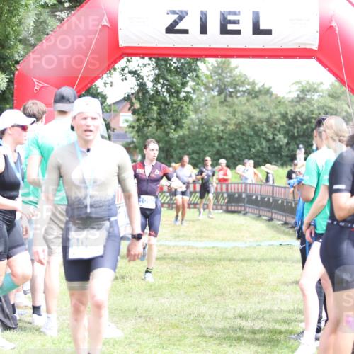 21.06.2026 - 29. Vierlanden-Triathlon Andreas Tolksdorf http://msf.ph/oto/9892911 21.06.2026 13:52:38 Ziel 120, 1029, 1092, 120, 1029, 1092 meine-sportfotos.de