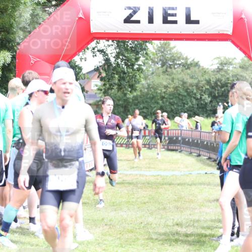21.06.2026 - 29. Vierlanden-Triathlon Andreas Tolksdorf http://msf.ph/oto/9892915 21.06.2026 13:52:39 Ziel 120, 1029, 1092, 120, 1029, 1092 meine-sportfotos.de