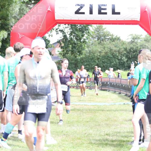 21.06.2026 - 29. Vierlanden-Triathlon Andreas Tolksdorf http://msf.ph/oto/9892916 21.06.2026 13:52:39 Ziel 120, 1029, 1092, 120, 1029, 1092 meine-sportfotos.de