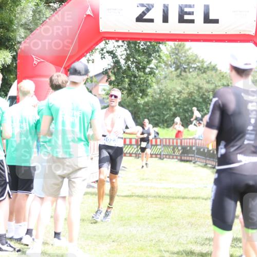 21.06.2026 - 29. Vierlanden-Triathlon Andreas Tolksdorf http://msf.ph/oto/9892936 21.06.2026 13:53:05 Ziel 752, 1023, 752, 1023 meine-sportfotos.de