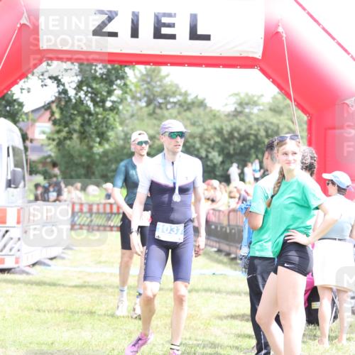 21.06.2026 - 29. Vierlanden-Triathlon Andreas Tolksdorf http://msf.ph/oto/9892960 21.06.2026 13:54:08 Ziel 80, 871, 80, 871 meine-sportfotos.de