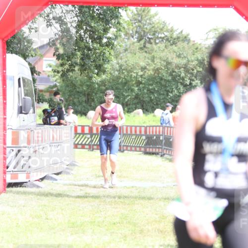 21.06.2026 - 29. Vierlanden-Triathlon Andreas Tolksdorf http://msf.ph/oto/9892981 21.06.2026 13:54:23 Ziel 905, 1048, 905, 1048 meine-sportfotos.de