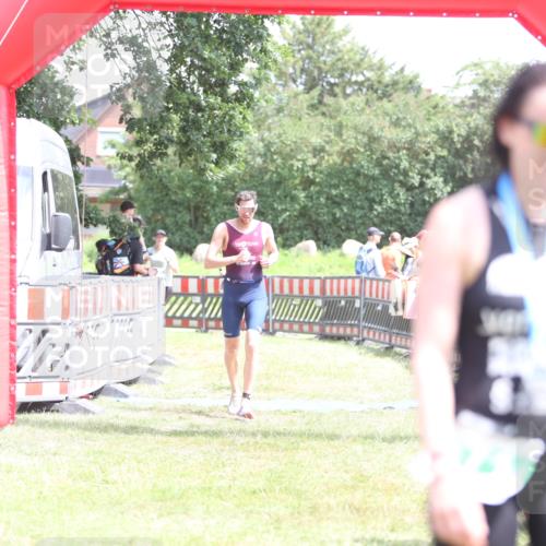 21.06.2026 - 29. Vierlanden-Triathlon Andreas Tolksdorf http://msf.ph/oto/9892983 21.06.2026 13:54:23 Ziel 905, 1048, 905, 1048 meine-sportfotos.de