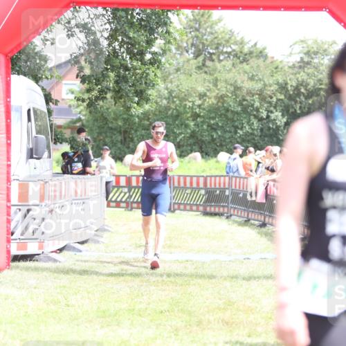 21.06.2026 - 29. Vierlanden-Triathlon Andreas Tolksdorf http://msf.ph/oto/9892985 21.06.2026 13:54:24 Ziel 905, 1048, 905, 1048 meine-sportfotos.de