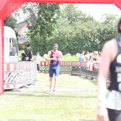 21.06.2026 - 29. Vierlanden-Triathlon Andreas Tolksdorf http://msf.ph/oto/9892986 21.06.2026 13:54:24 Ziel 905, 1048, 905, 1048 meine-sportfotos.de