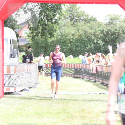 21.06.2026 - 29. Vierlanden-Triathlon Andreas Tolksdorf http://msf.ph/oto/9892990 21.06.2026 13:54:24 Ziel 905, 1048, 905, 1048 meine-sportfotos.de