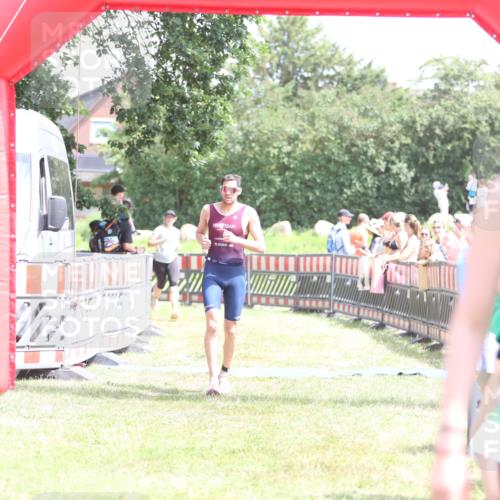 21.06.2026 - 29. Vierlanden-Triathlon Andreas Tolksdorf http://msf.ph/oto/9892991 21.06.2026 13:54:24 Ziel 905, 1048, 905, 1048 meine-sportfotos.de