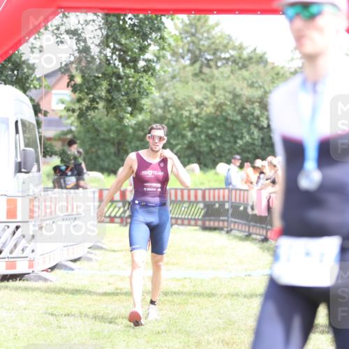 21.06.2026 - 29. Vierlanden-Triathlon Andreas Tolksdorf http://msf.ph/oto/9892997 21.06.2026 13:54:26 Ziel 905, 1048, 905, 1048 meine-sportfotos.de