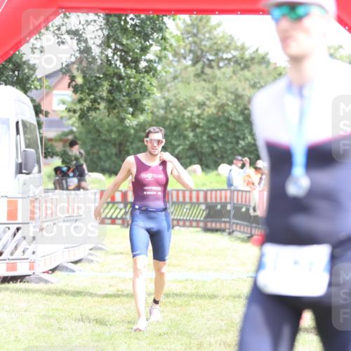 21.06.2026 - 29. Vierlanden-Triathlon Andreas Tolksdorf http://msf.ph/oto/9892999 21.06.2026 13:54:26 Ziel 905, 1048, 905, 1048 meine-sportfotos.de