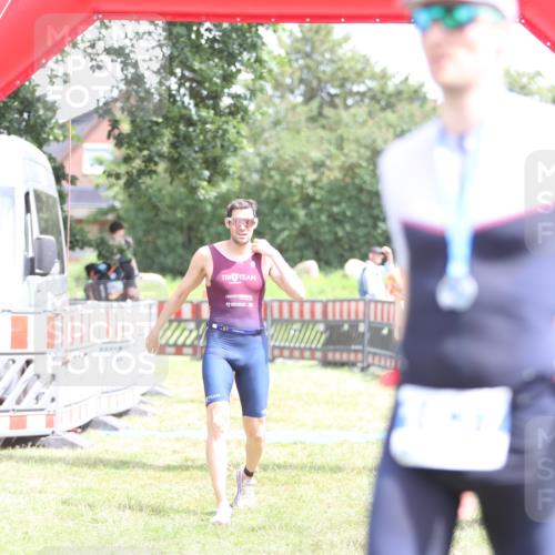 21.06.2026 - 29. Vierlanden-Triathlon Andreas Tolksdorf http://msf.ph/oto/9893000 21.06.2026 13:54:26 Ziel 905, 1048, 905, 1048 meine-sportfotos.de