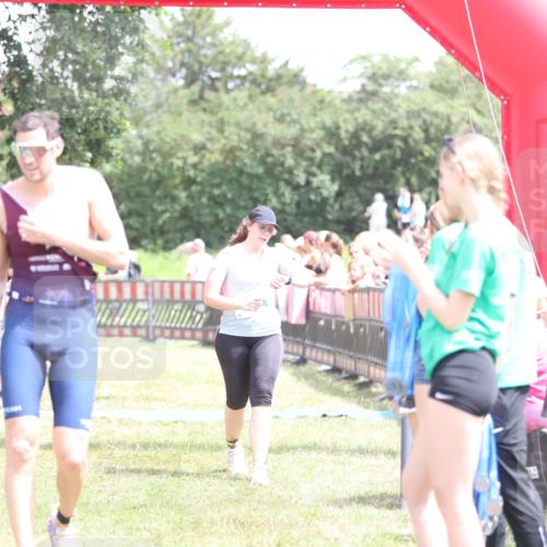 21.06.2026 - 29. Vierlanden-Triathlon Andreas Tolksdorf http://msf.ph/oto/9893008 21.06.2026 13:54:30 Ziel 905, 1067, 905, 1067 meine-sportfotos.de