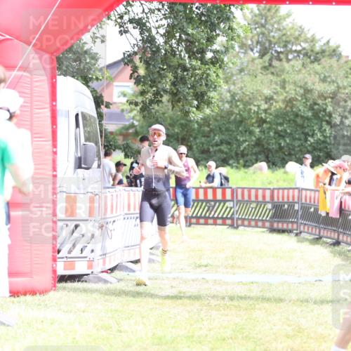 21.06.2026 - 29. Vierlanden-Triathlon Andreas Tolksdorf http://msf.ph/oto/9893011 21.06.2026 13:54:39 Ziel 1042, 1067, 1042, 1067 meine-sportfotos.de