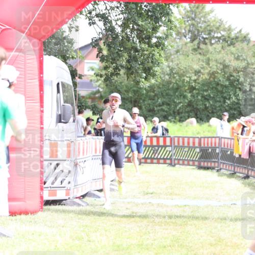 21.06.2026 - 29. Vierlanden-Triathlon Andreas Tolksdorf http://msf.ph/oto/9893012 21.06.2026 13:54:39 Ziel 1042, 1067, 1042, 1067 meine-sportfotos.de