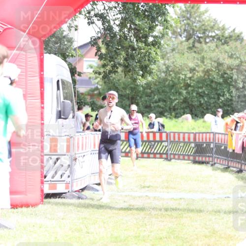 21.06.2026 - 29. Vierlanden-Triathlon Andreas Tolksdorf http://msf.ph/oto/9893013 21.06.2026 13:54:39 Ziel 1042, 1067, 1042, 1067 meine-sportfotos.de