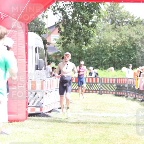 21.06.2026 - 29. Vierlanden-Triathlon Andreas Tolksdorf http://msf.ph/oto/9893015 21.06.2026 13:54:39 Ziel 1042, 1067, 1042, 1067 meine-sportfotos.de