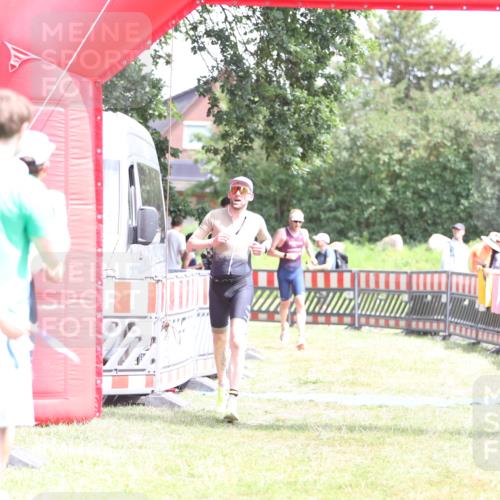 21.06.2026 - 29. Vierlanden-Triathlon Andreas Tolksdorf http://msf.ph/oto/9893017 21.06.2026 13:54:39 Ziel 1042, 1067, 1042, 1067 meine-sportfotos.de