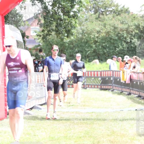21.06.2026 - 29. Vierlanden-Triathlon Andreas Tolksdorf http://msf.ph/oto/9893027 21.06.2026 13:54:54 Ziel 18, 831, 1085, 18, 831, 1085 meine-sportfotos.de
