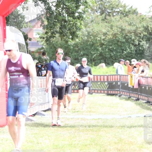 21.06.2026 - 29. Vierlanden-Triathlon Andreas Tolksdorf http://msf.ph/oto/9893028 21.06.2026 13:54:54 Ziel 18, 831, 1085, 18, 831, 1085 meine-sportfotos.de