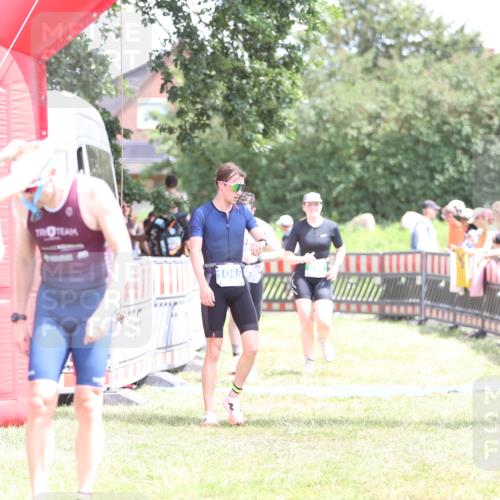 21.06.2026 - 29. Vierlanden-Triathlon Andreas Tolksdorf http://msf.ph/oto/9893033 21.06.2026 13:54:55 Ziel 18, 831, 1085, 18, 831, 1085 meine-sportfotos.de