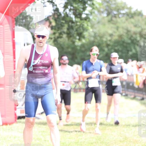 21.06.2026 - 29. Vierlanden-Triathlon Andreas Tolksdorf http://msf.ph/oto/9893035 21.06.2026 13:54:57 Ziel 18, 831, 1085, 18, 831, 1085 meine-sportfotos.de