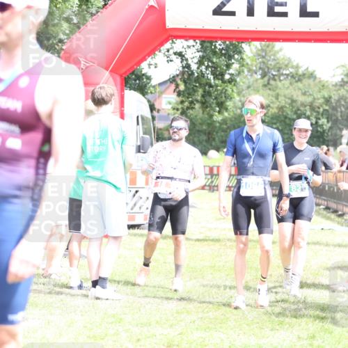 21.06.2026 - 29. Vierlanden-Triathlon Andreas Tolksdorf http://msf.ph/oto/9893044 21.06.2026 13:55:03 Ziel 816, 1025, 816, 1025 meine-sportfotos.de
