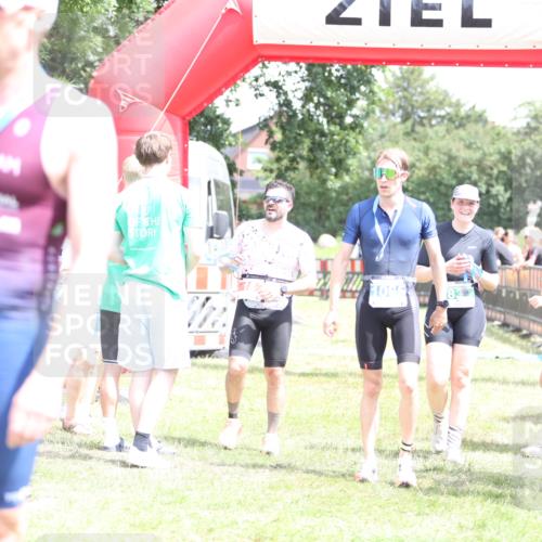 21.06.2026 - 29. Vierlanden-Triathlon Andreas Tolksdorf http://msf.ph/oto/9893045 21.06.2026 13:55:03 Ziel 816, 1025, 816, 1025 meine-sportfotos.de