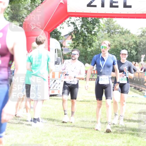 21.06.2026 - 29. Vierlanden-Triathlon Andreas Tolksdorf http://msf.ph/oto/9893047 21.06.2026 13:55:03 Ziel 816, 1025, 816, 1025 meine-sportfotos.de