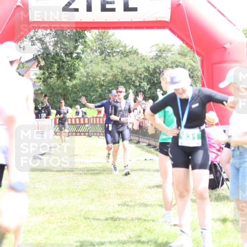 21.06.2026 - 29. Vierlanden-Triathlon Andreas Tolksdorf http://msf.ph/oto/9893048 21.06.2026 13:55:13 Ziel 816, 1025, 1035, 816, 1025, 1035 meine-sportfotos.de