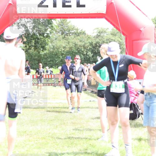 21.06.2026 - 29. Vierlanden-Triathlon Andreas Tolksdorf http://msf.ph/oto/9893053 21.06.2026 13:55:14 Ziel 816, 1025, 1035, 816, 1025, 1035 meine-sportfotos.de