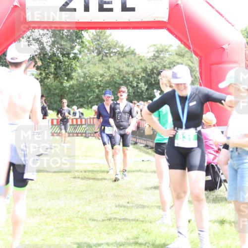 21.06.2026 - 29. Vierlanden-Triathlon Andreas Tolksdorf http://msf.ph/oto/9893054 21.06.2026 13:55:14 Ziel 816, 1025, 1035, 816, 1025, 1035 meine-sportfotos.de