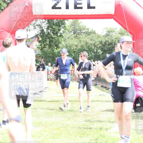 21.06.2026 - 29. Vierlanden-Triathlon Andreas Tolksdorf http://msf.ph/oto/9893056 21.06.2026 13:55:15 Ziel 816, 1025, 1035, 816, 1025, 1035 meine-sportfotos.de